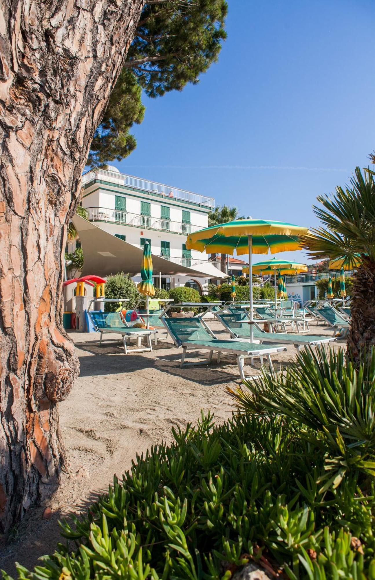 Hotel Gabriella Diano Marina Exterior photo