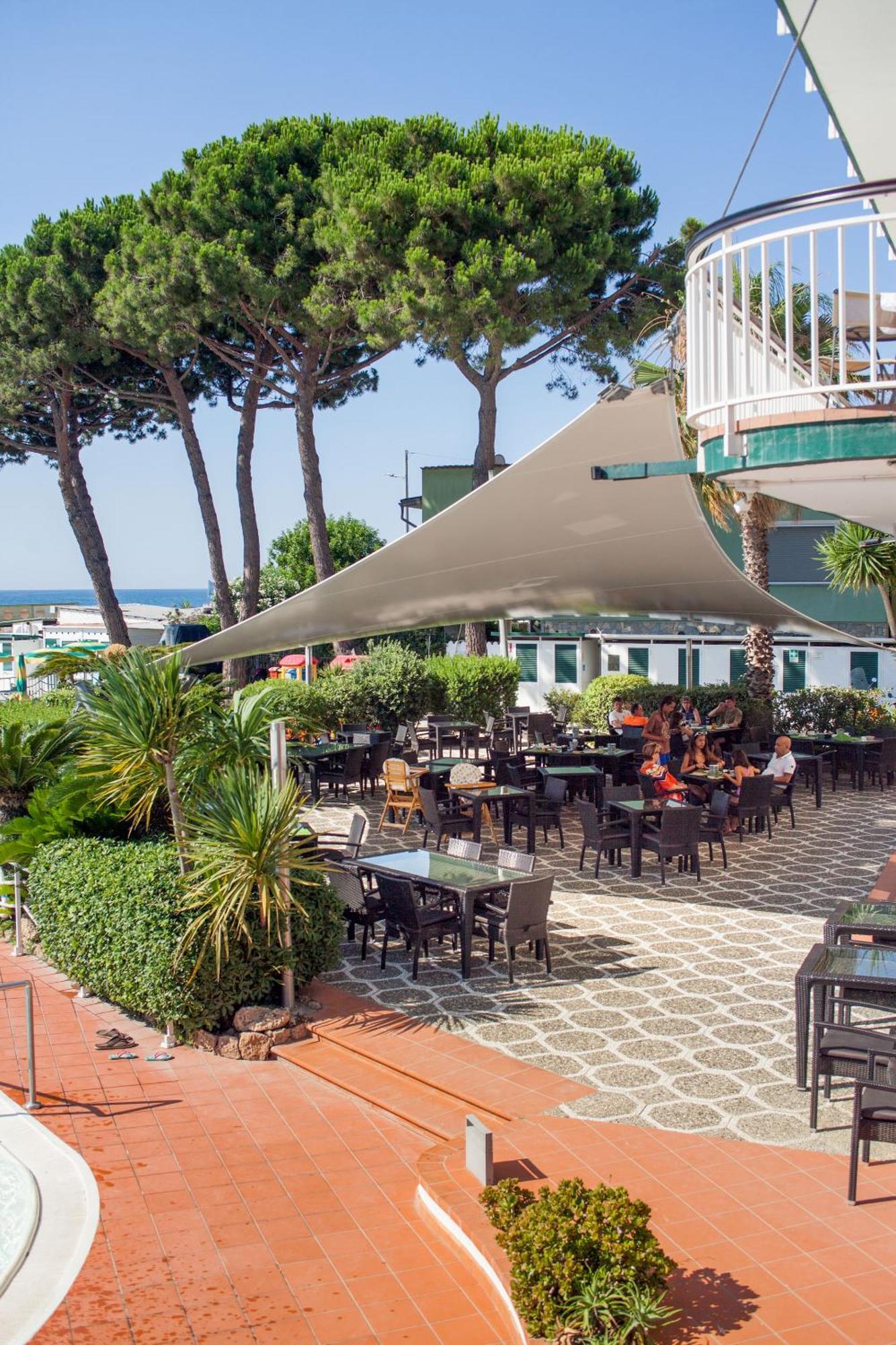 Hotel Gabriella Diano Marina Exterior photo